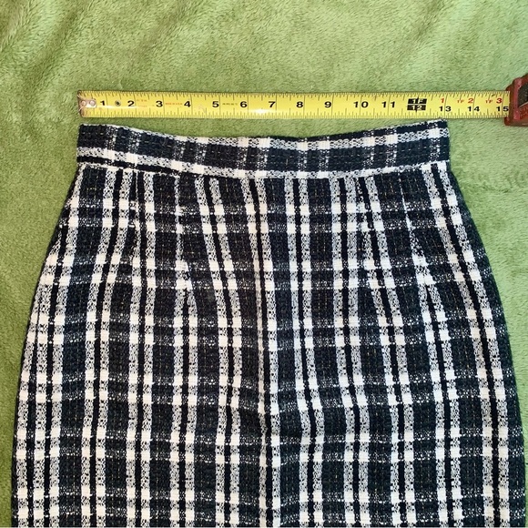 Classic Black and White Plaid Skirt size 6 - Picture 3 of 7